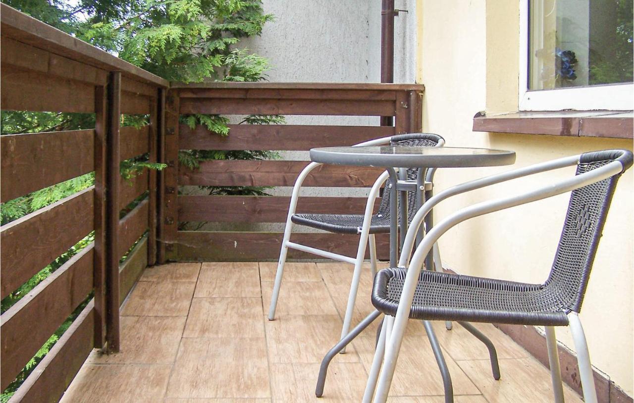 1 Bedroom In Apartment *