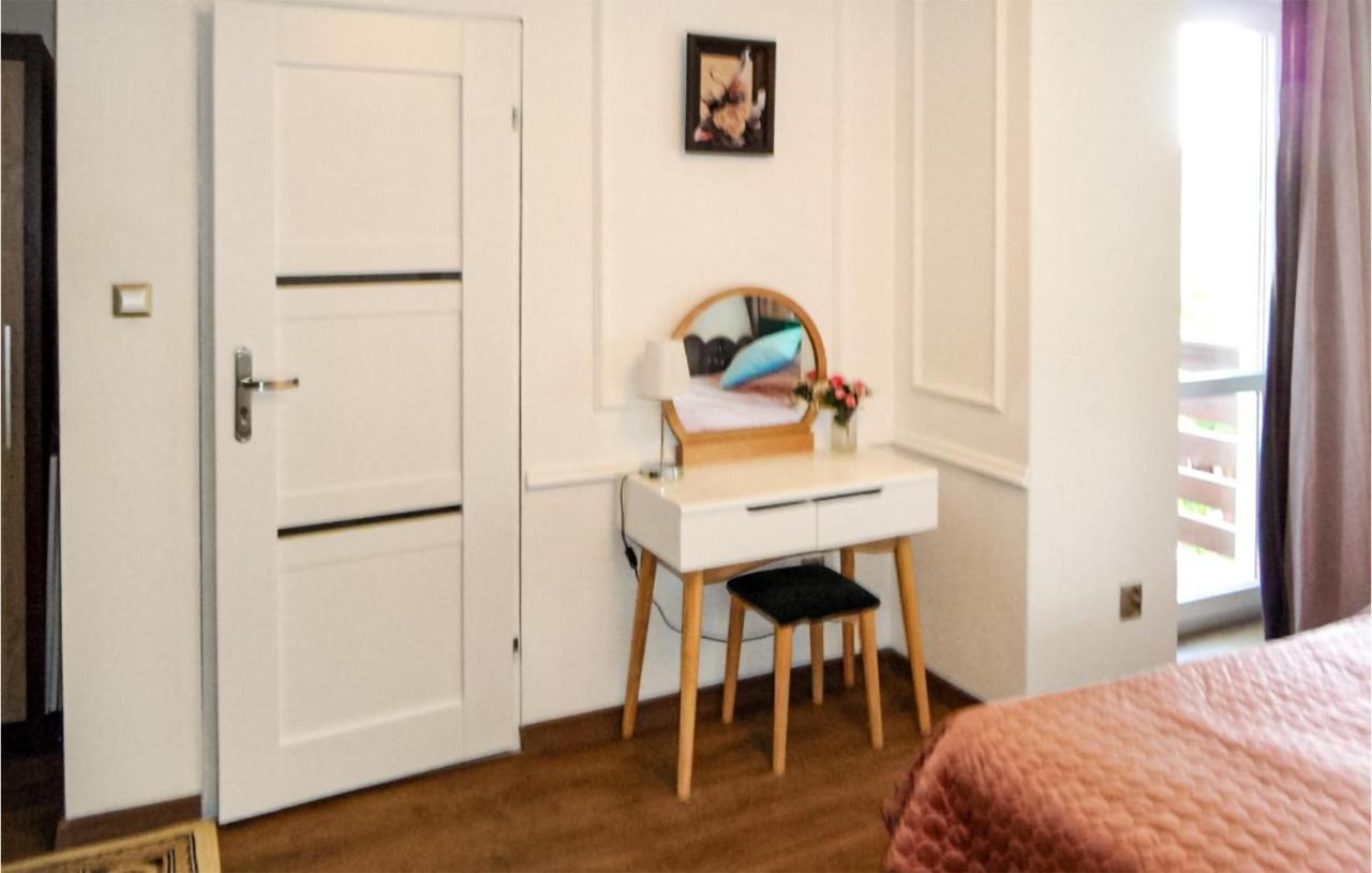 1 Bedroom In Apartment